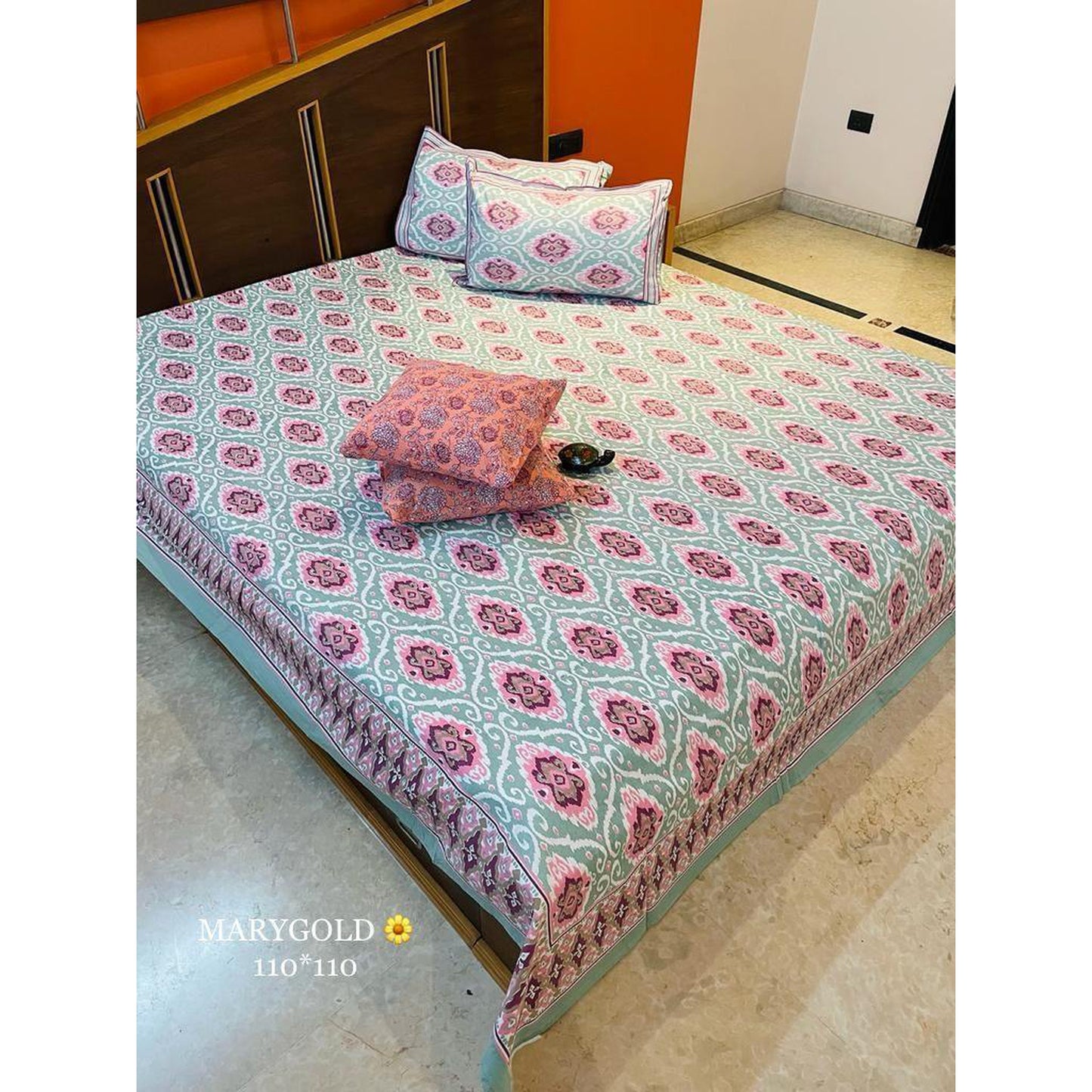 Set of Super King Size Bedsheet-and Cushion Covers-ekat pink - The Teal Thread